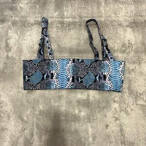 POSTER GIRL Blue and Black Snake Print Top